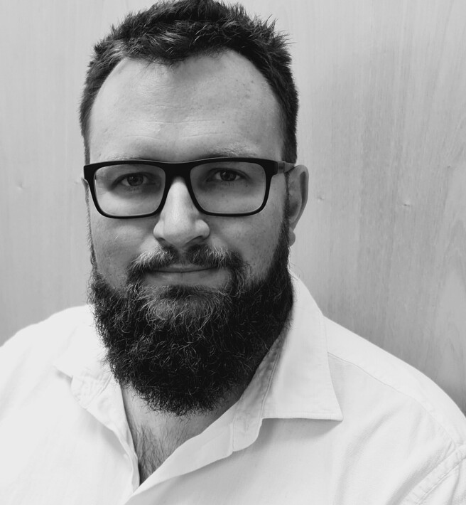 [headshot] image of customer (for a home inspector)