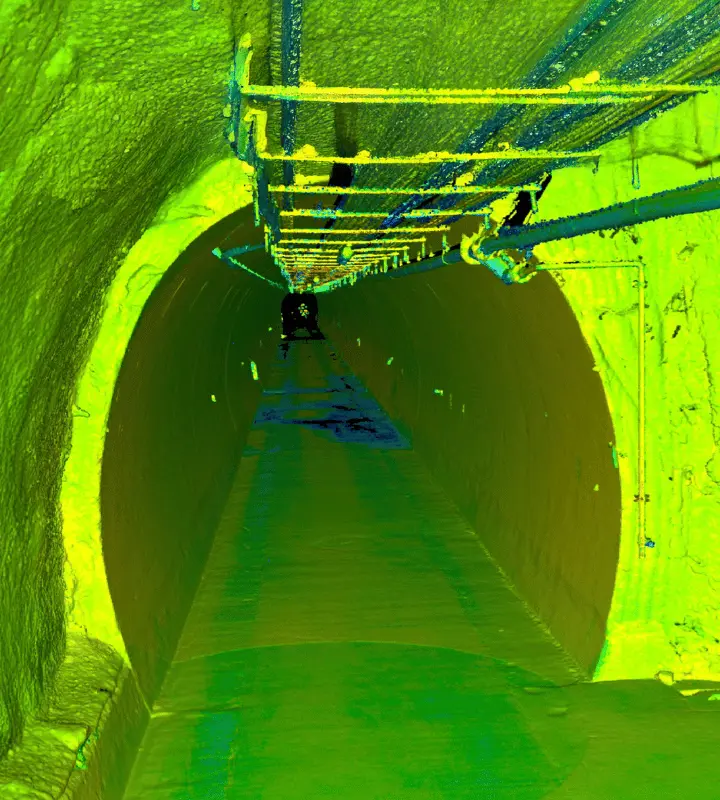 Escáner láser 3D de un túnel con estructura y tuberías en el techo.