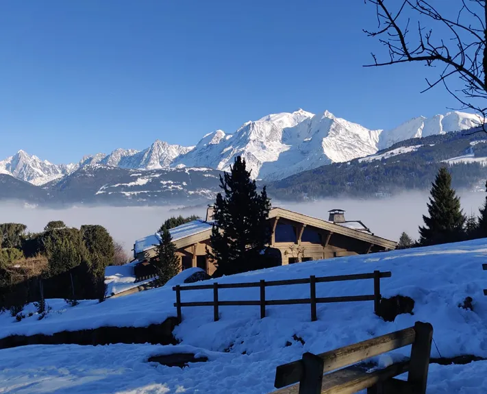 Les Roches du Mont Blanc Combloux, appartement de vacances 4 étoiles avec spa et vue sur le Mont-Blanc en Haute-Savoie.