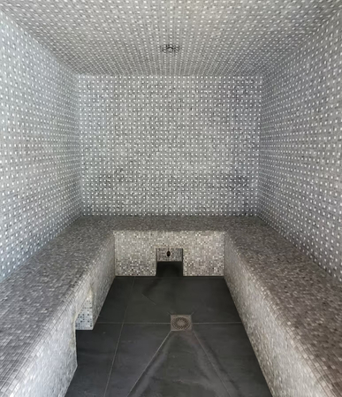 Hammam des Roches du Mont-Blanc, espace bien-être dans les Alpes françaises.