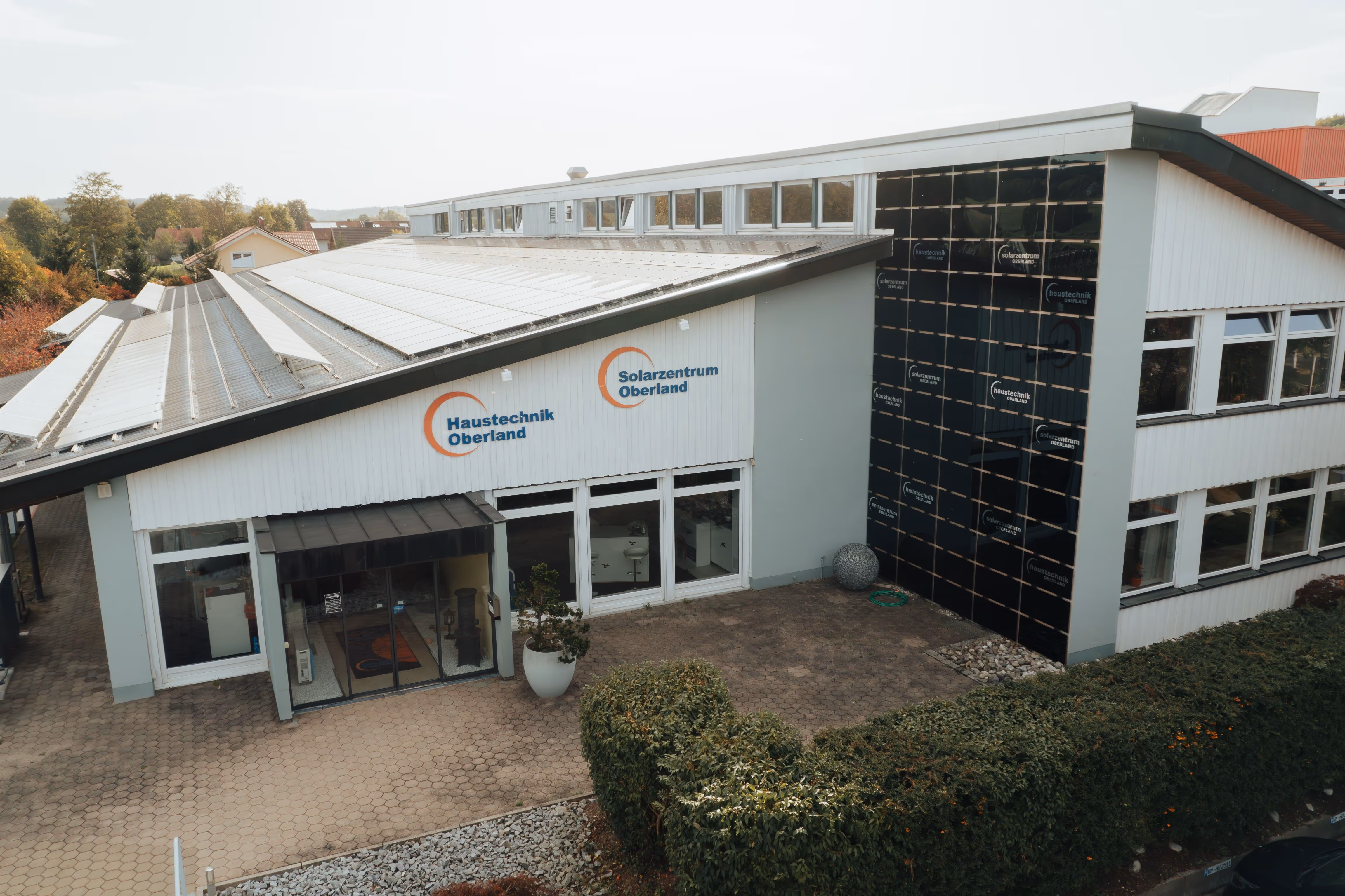 Drohnenaufnahme des Firmengebäudes