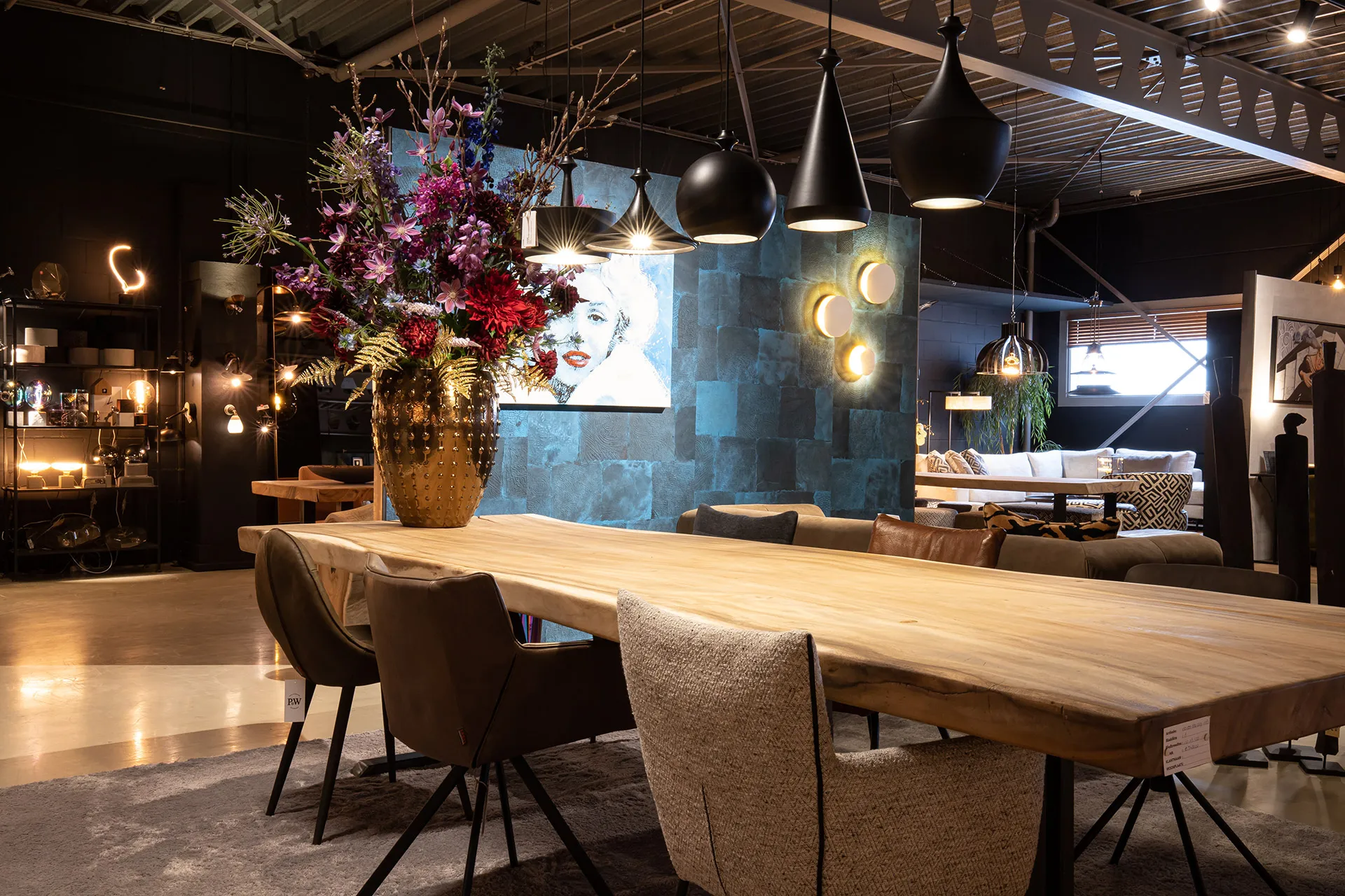 Labor Vincit verlichting showroom