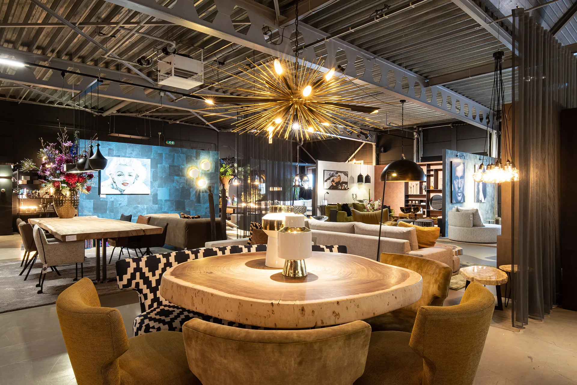 Labor Vincit verlichting showroom