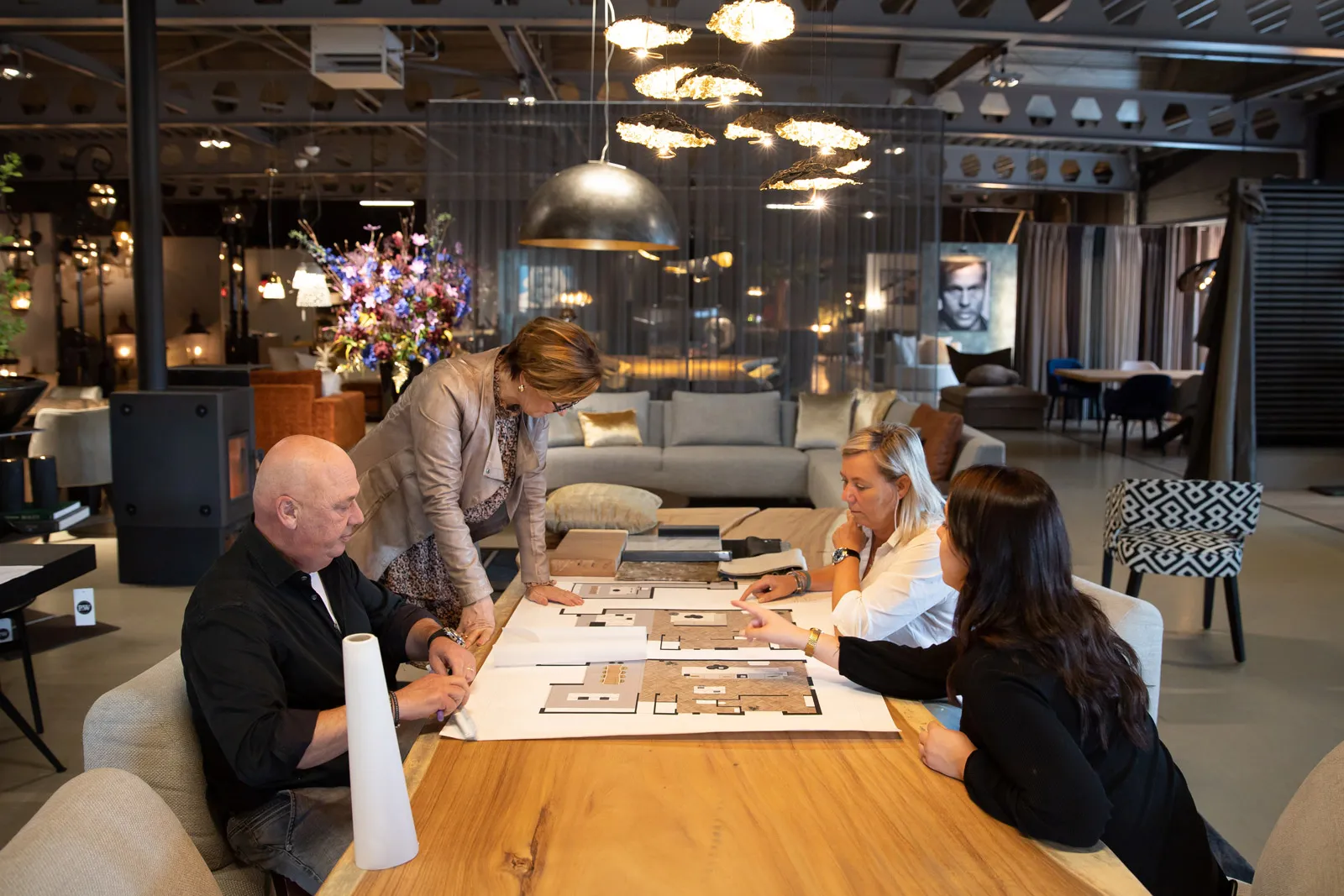 Labor Vincit showroom