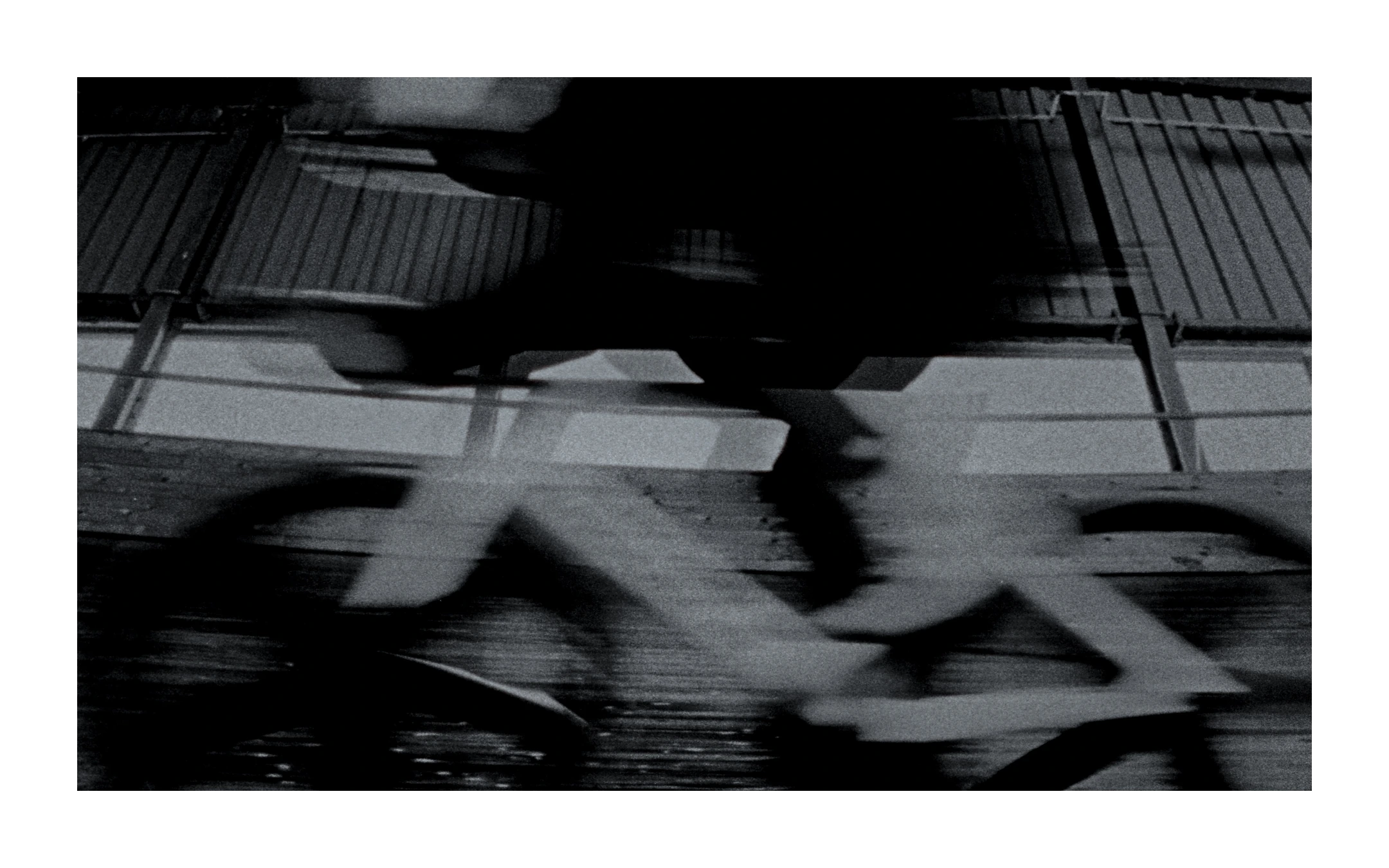 Motion-blurred legs on the track boards, LAPS by Dominik Leingartner, produced by Studio ONOM