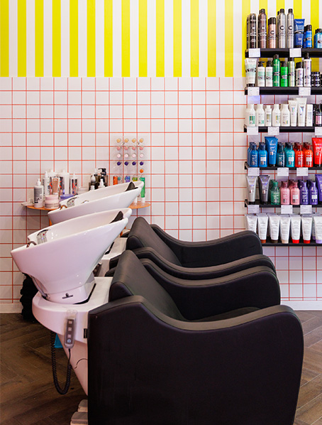 Photo des bacs à shampoing chez Mood