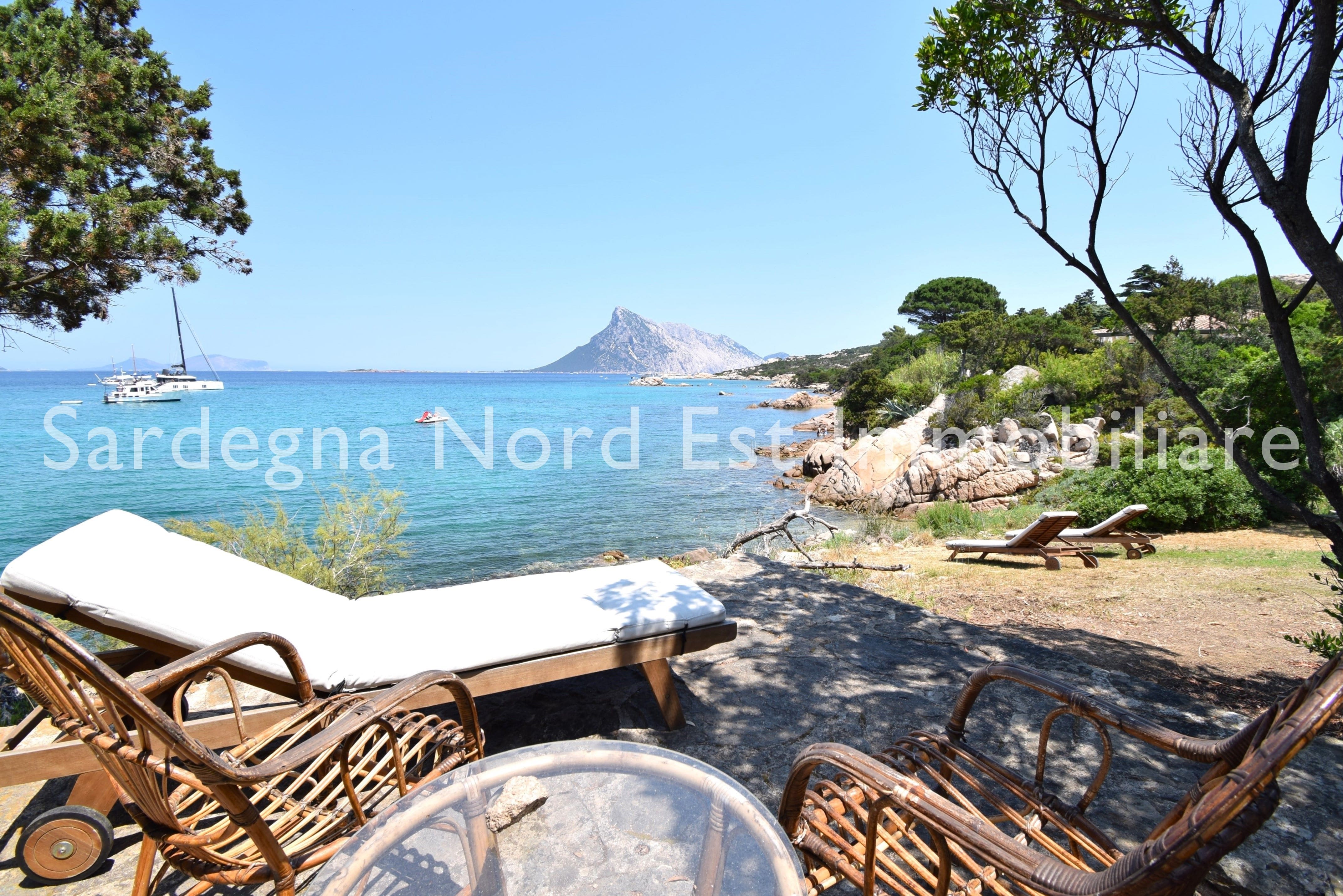 Exklusive Villa direkt am Meer in Cala Girgolu – Preis: 3.000.000,00 EUR