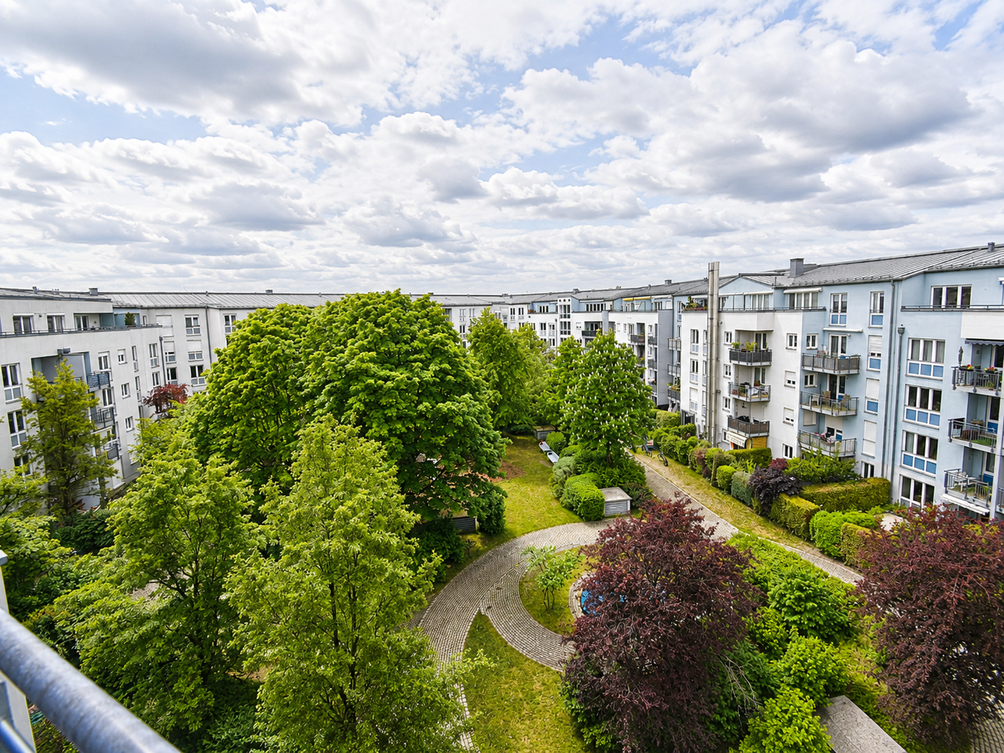 Charmante 3-Zimmer-Dachterrassenwohnung mit Stellplatz in München-Bogenhausen