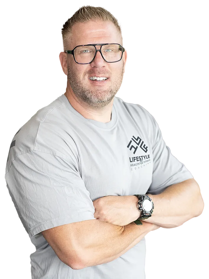 foto van Benjamin die kijkt naar de camera met zijn armen over elkaar