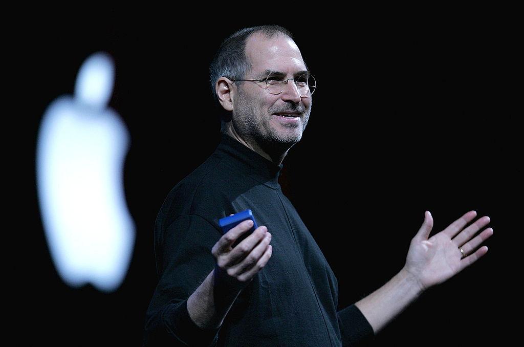 Two longtime Apple board members collaborating at a meeting table.