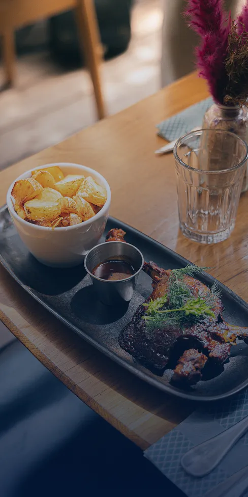 Plateau de petit-déjeuner sur une table de Monsieur Madame