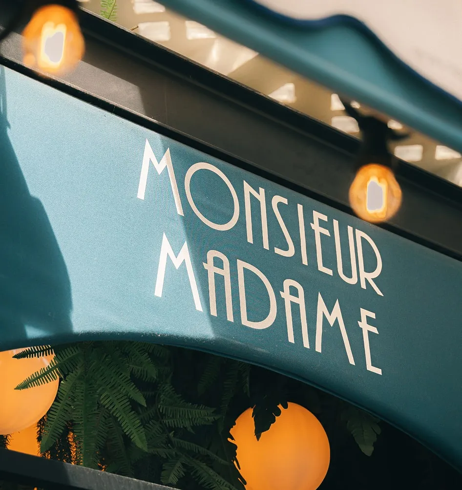 Devanture de Monsieur Madame avec logo classique