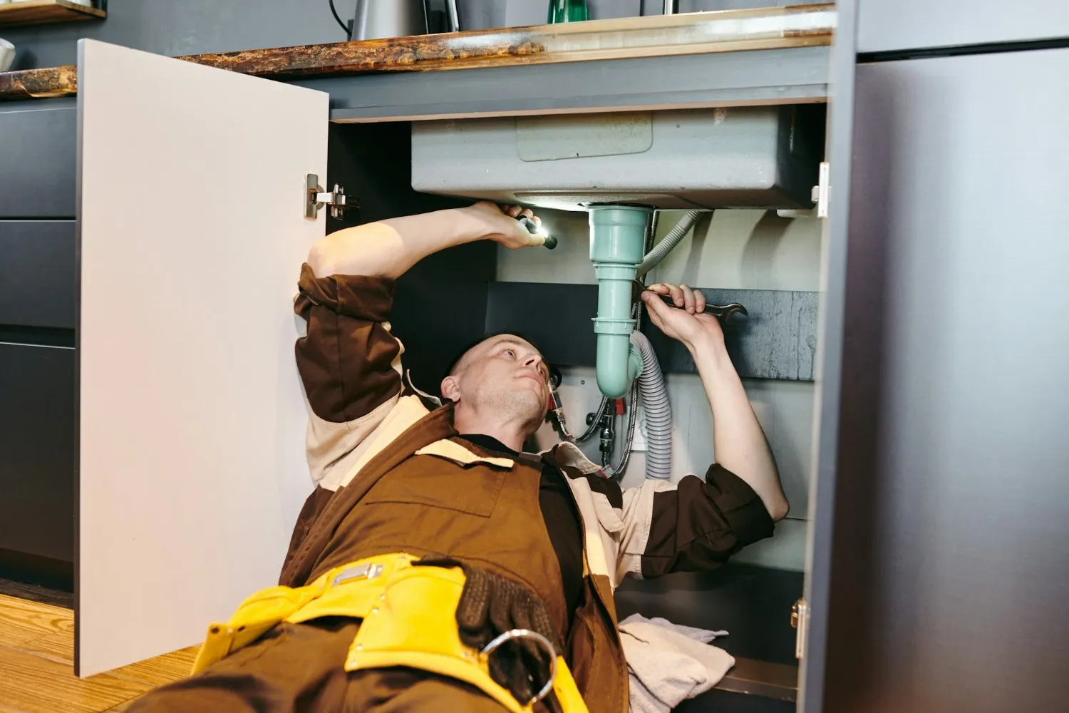 How Our Emergency Plumbers Handle Urgent Repairs