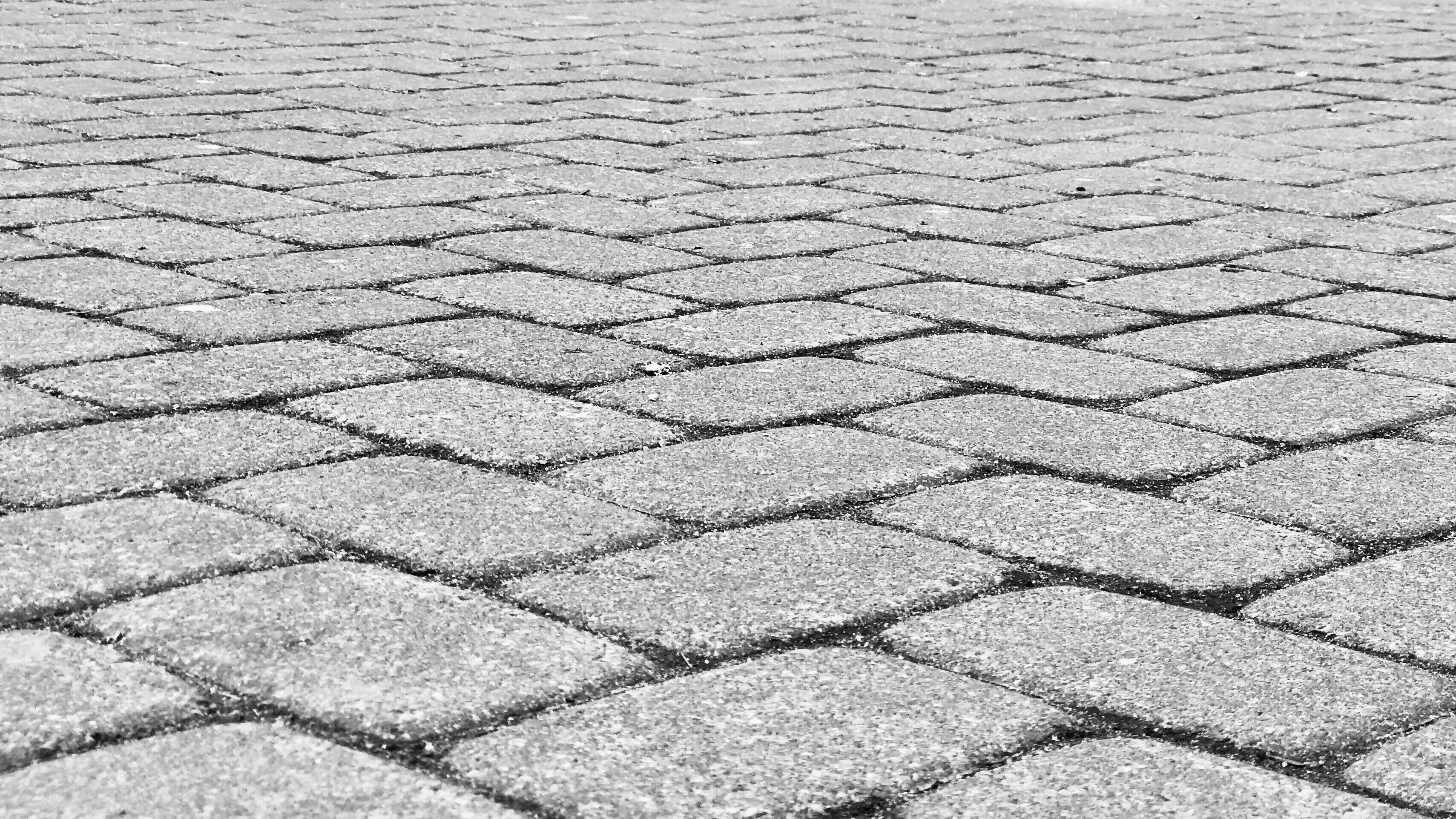 Un pavé unis gris