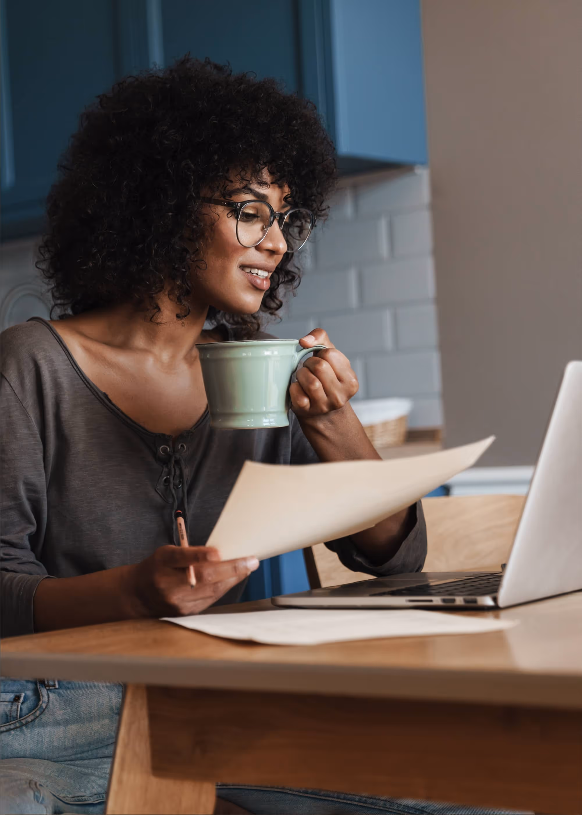 Happy employee working with a coffee, showing the positive results of a changed company culture.