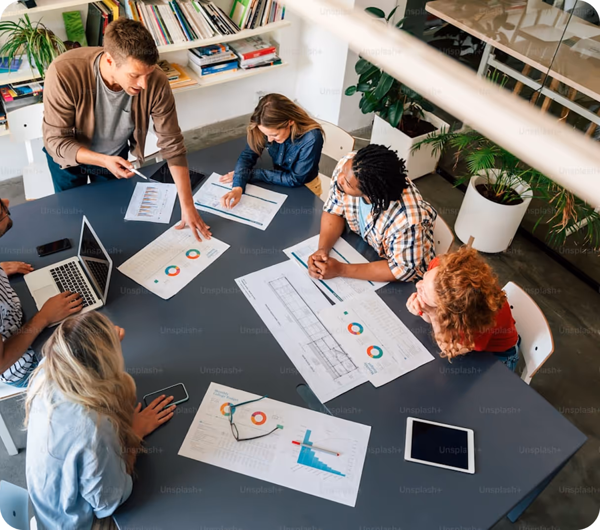 Photo d'une équipe en réunion