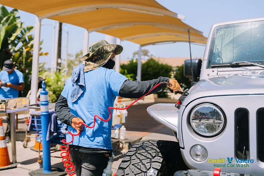 Hand Car Wash vs. Automated Car Wash: What’s Best for Your Vehicle?