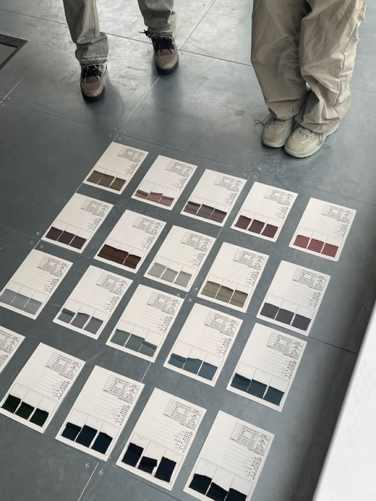 image of game development process (for a mobile gaming) - collaborative team meeting