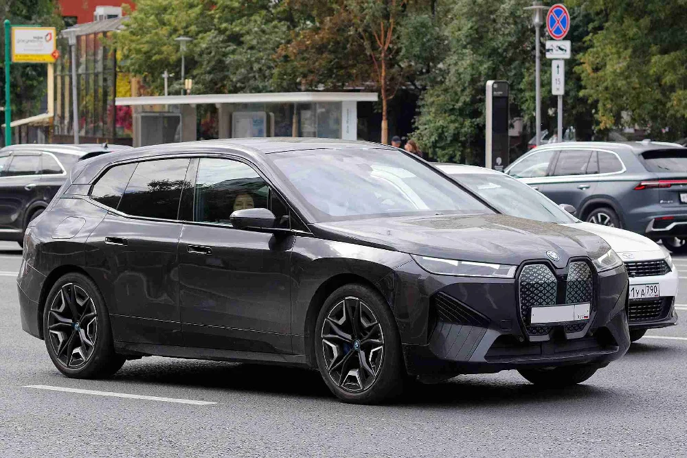 Een elektrische BMW iX klaar voor verkoop via AutoInkoopSpecialist.nl.