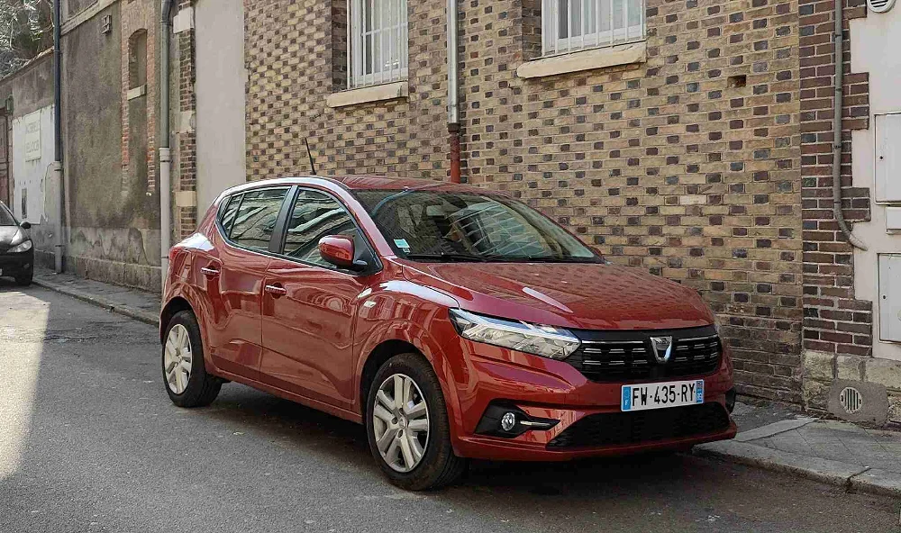 Dacia Sandero compacte hatchback klaar voor verkoop via AutoInkoopSpecialist.nl.