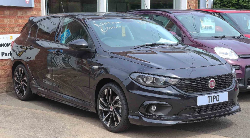 Een nette Fiat Tipo staat klaar voor verkoop via AutoInkoopSpecialist.nl.