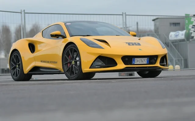Lotus Emira sportwagen voor snelle en zorgeloze verkoop