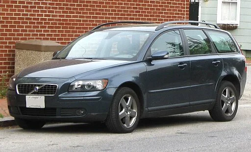 Een nette Volvo V50 estate gereed voor verkoop bij AutoInkoopSpecialist.