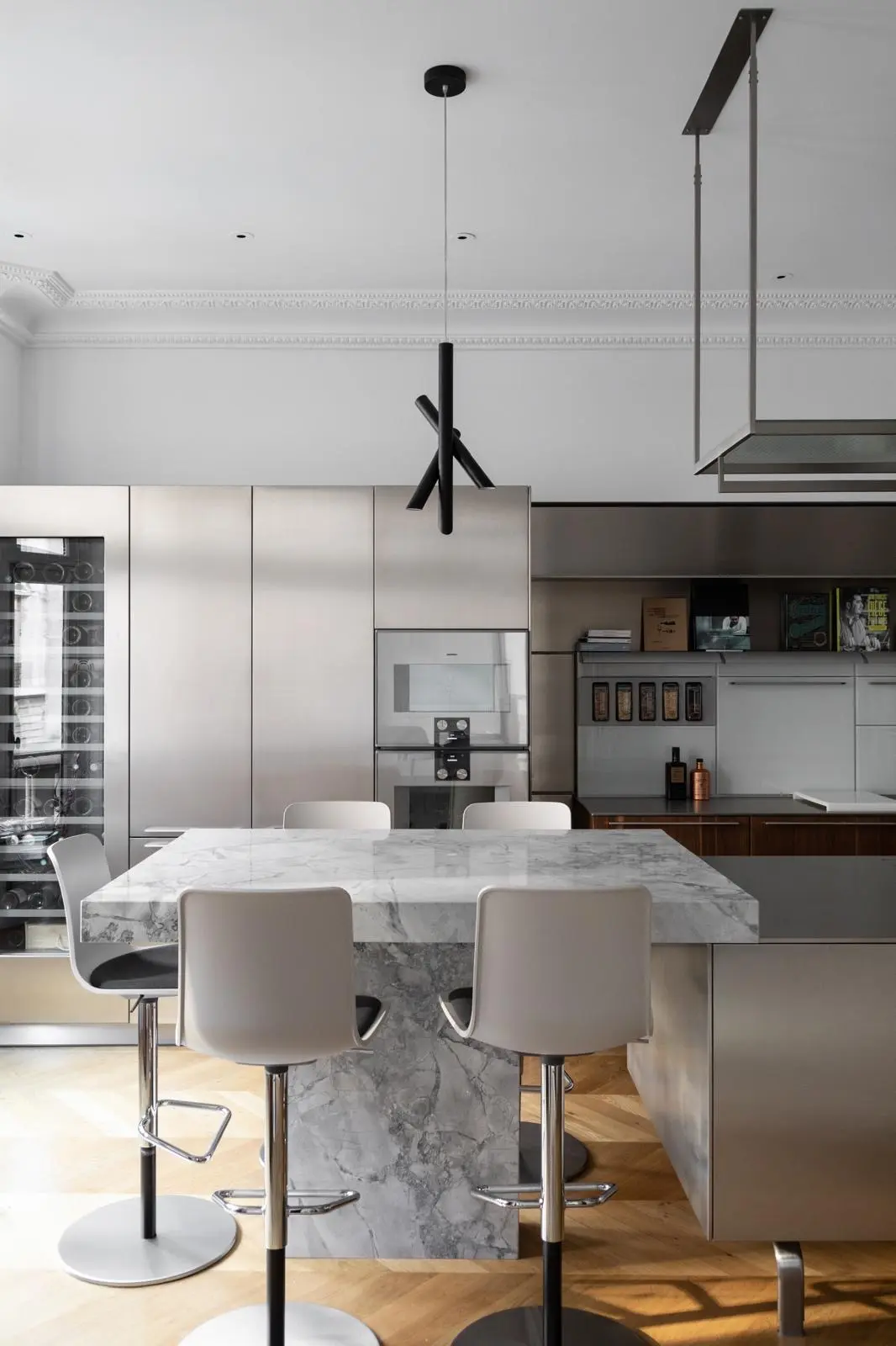 Aménagement intérieur – Cuisine contemporaine avec coin repas lumineux – Projet Daru CTEG