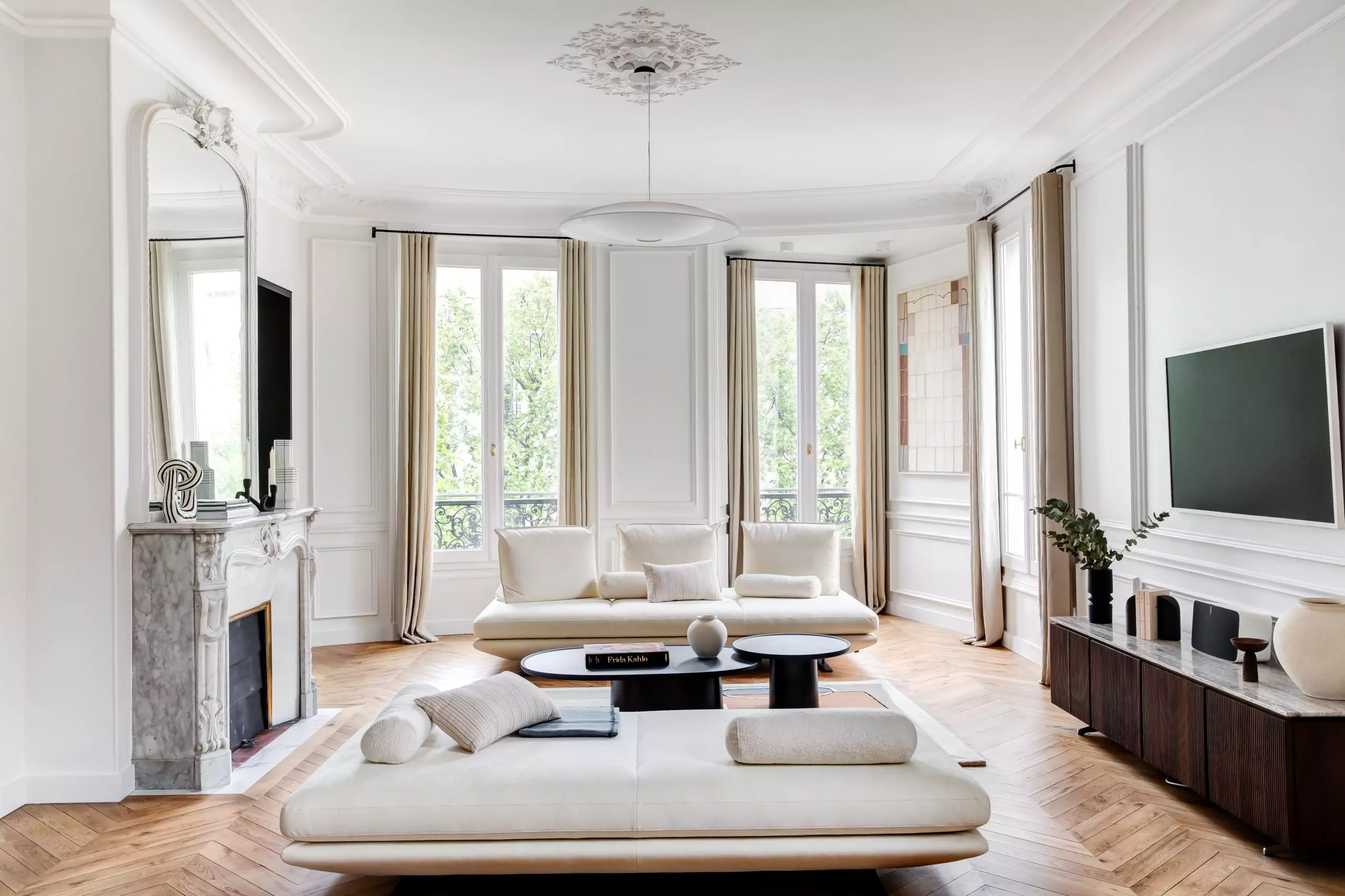 Aménagement intérieur – Grand salon lumineux avec baies vitrées – Projet Malesherbes CTEG