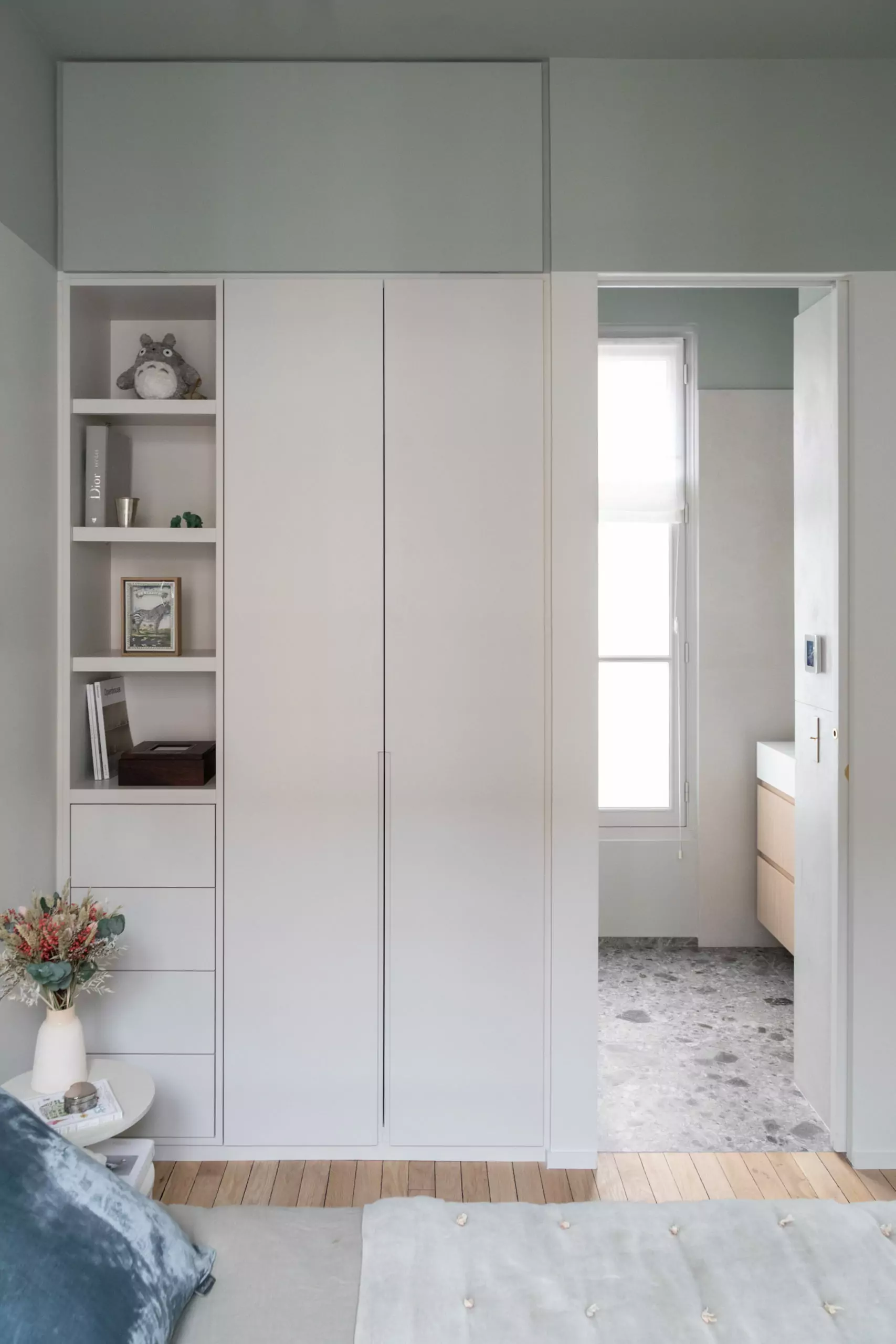 Aménagement intérieur – Chambre lumineuse avec dressing intégré – Projet Cassette CTEG