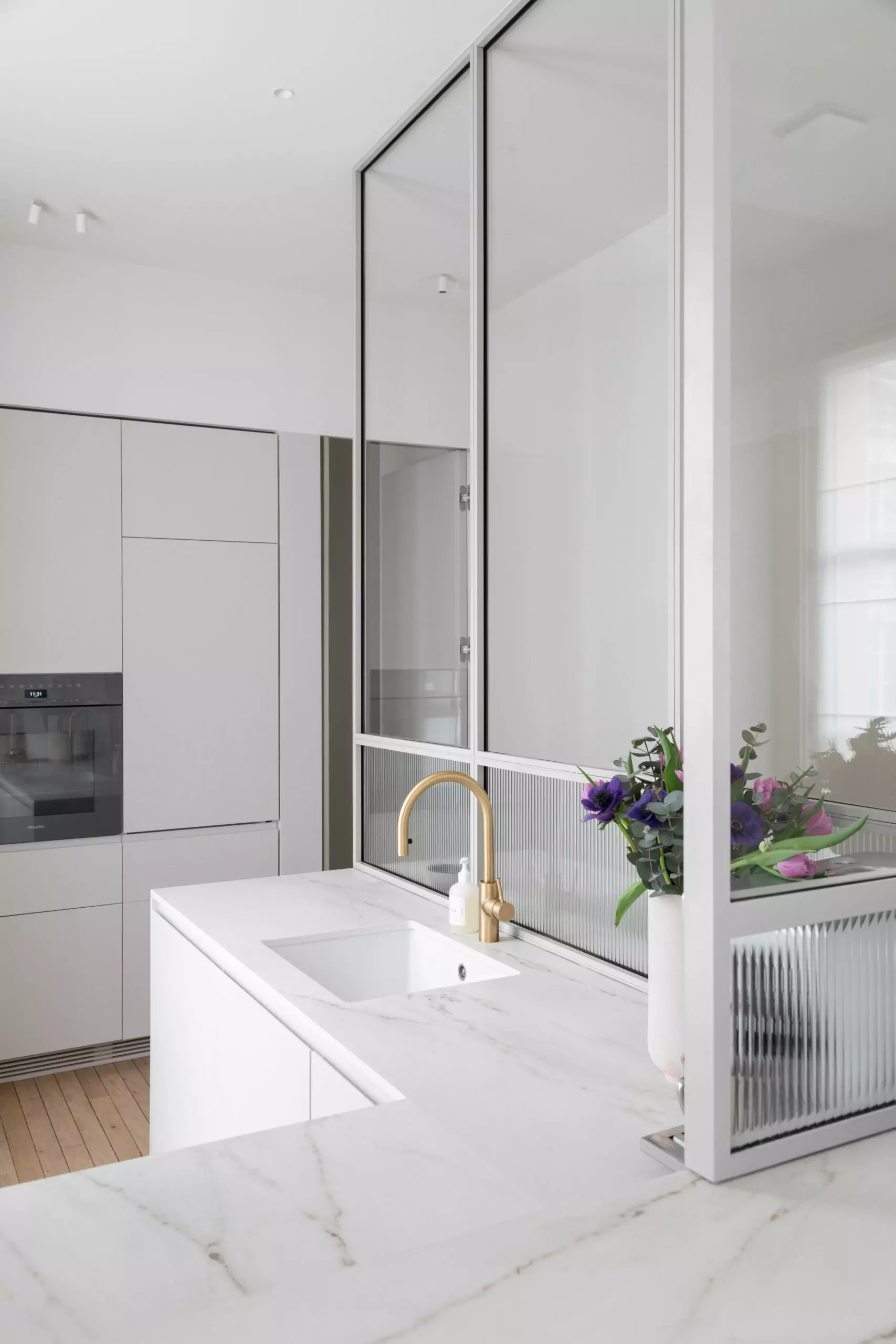 Aménagement intérieur – Cuisine lumineuse avec verrière atelier – Projet Cassette CTEG