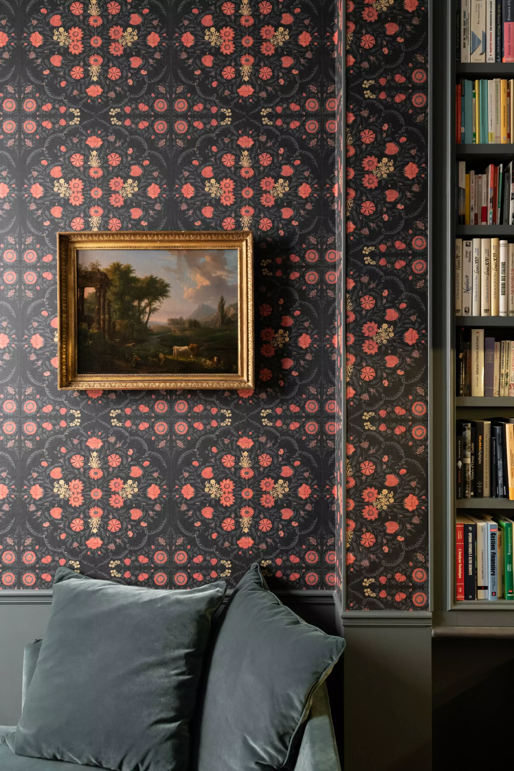 Aménagement intérieur – Chambre cosy avec papier peint fleuri – Projet Bellechasse CTEG