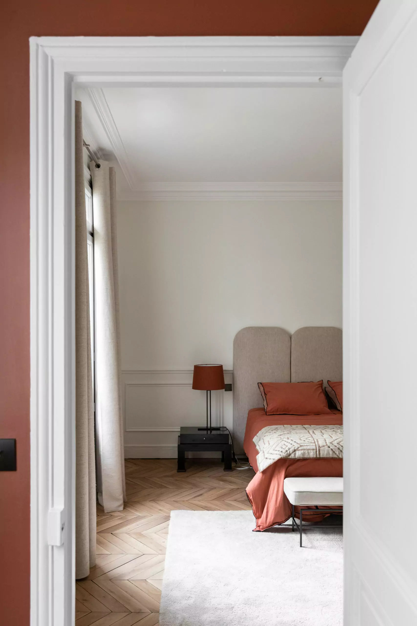 Aménagement intérieur – Chambre douce avec lit et fauteuil – Projet Asnières CTEG