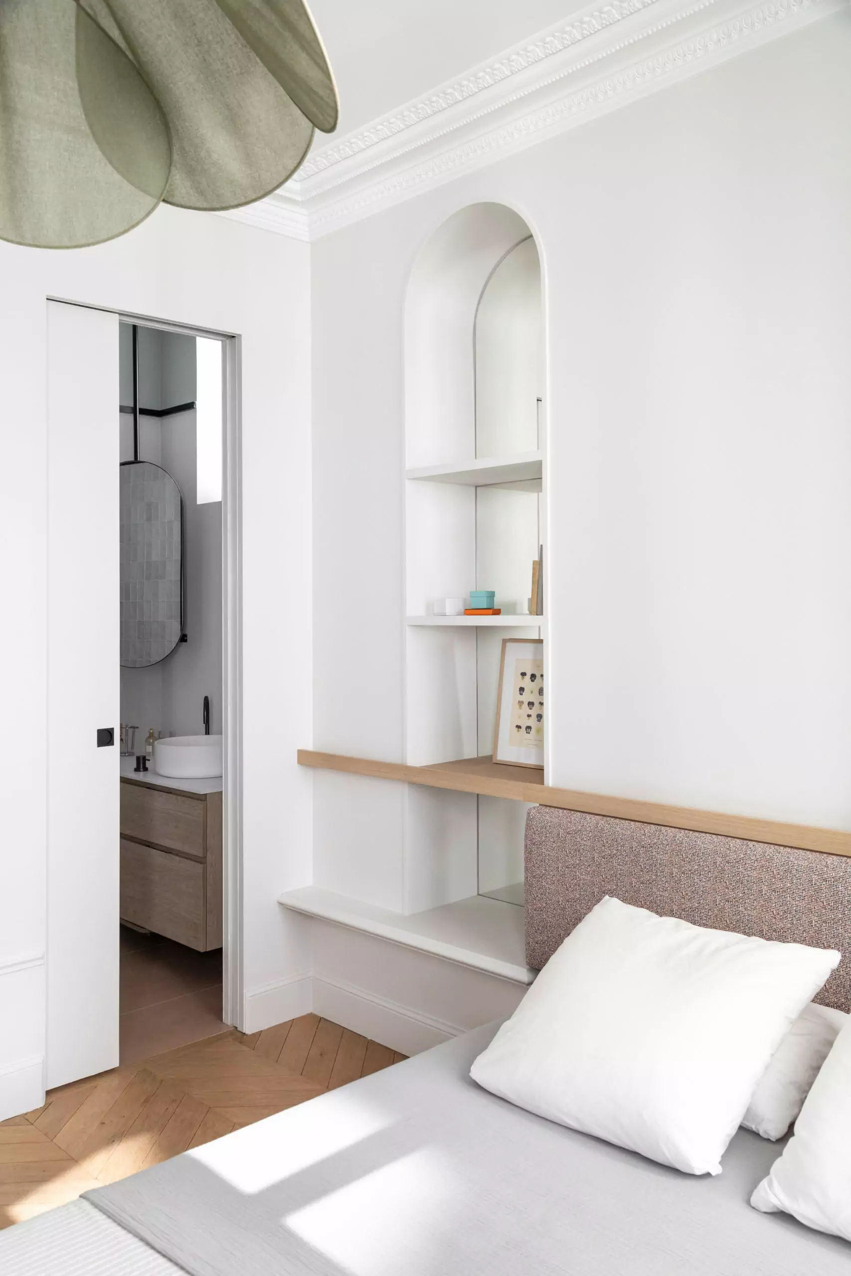 Aménagement intérieur – Couloir lumineux avec parquet bois – Projet Turgot CTEG