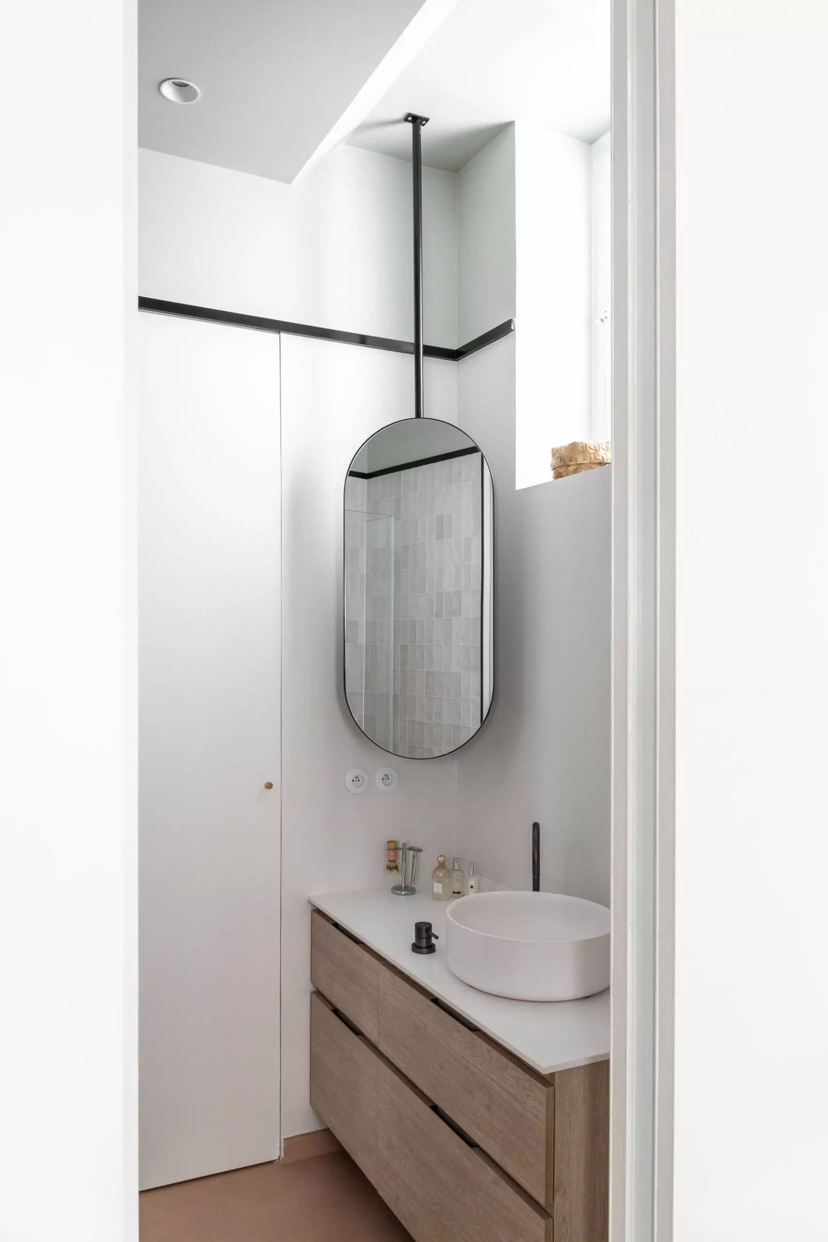 Aménagement intérieur – Salle de bain compacte avec douche moderne – Projet Turgot CTEG