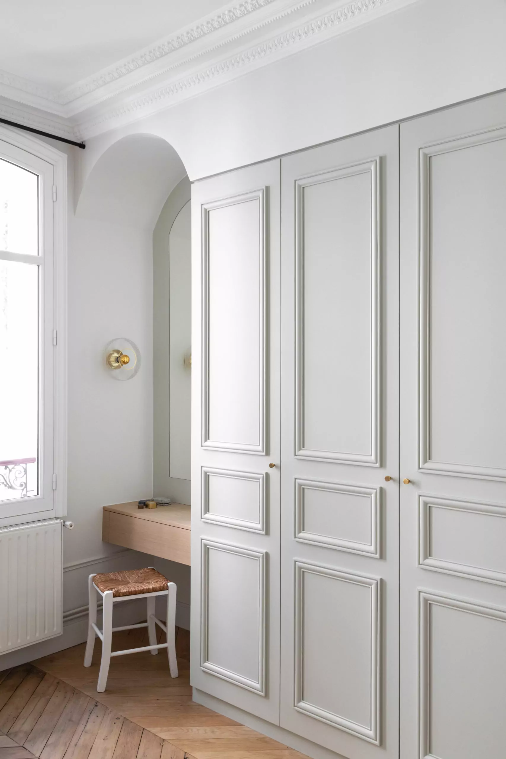 Aménagement intérieur – Dressing moderne avec portes coulissantes grises – Projet Turgot CTEG