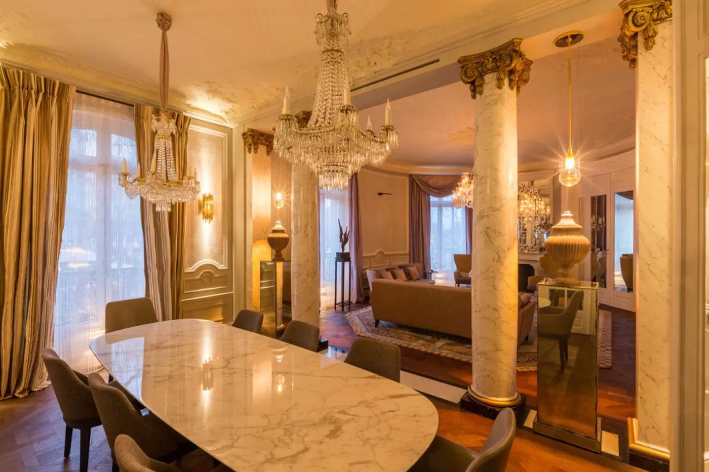 Aménagement intérieur – Salon avec colonnes et baies vitrées – Projet Alma CTEG