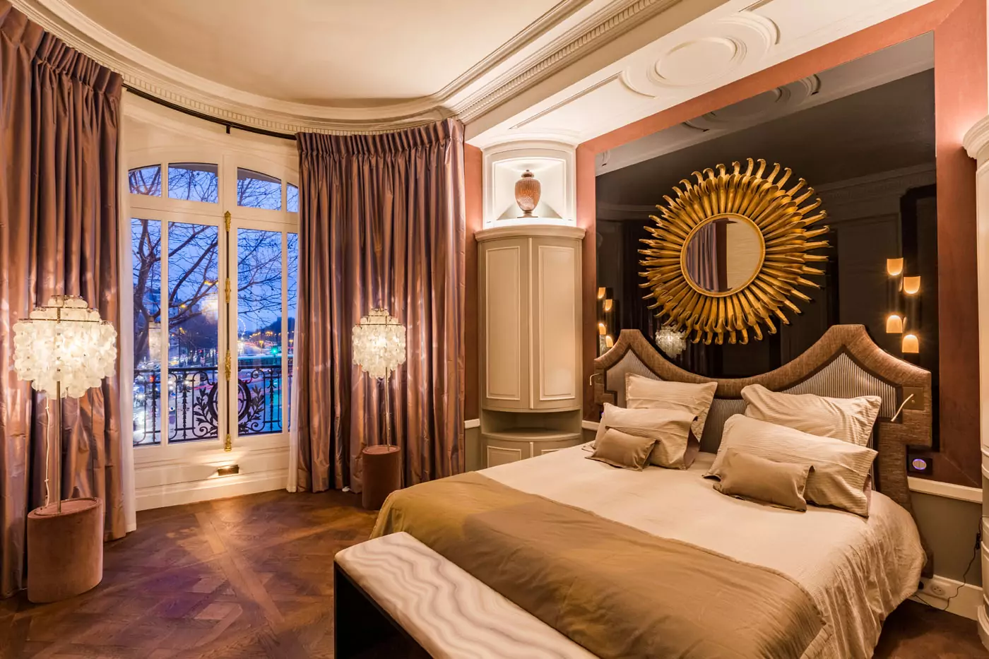 Aménagement intérieur – Chambre élégante avec tentures et lit double – Projet Alma CTEG