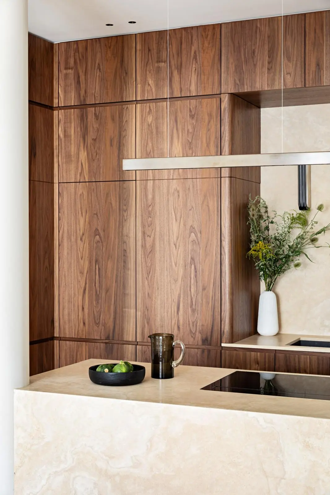 Aménagement intérieur – Cuisine moderne bois et marbre – Projet Paix CTEG