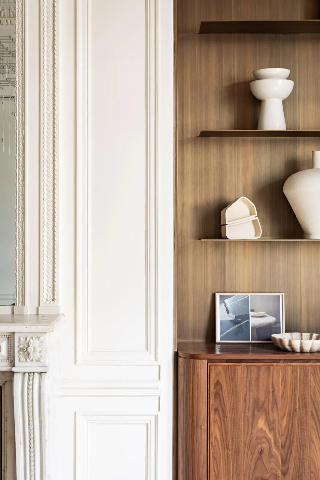 Aménagement intérieur – Détail décoratif d’un meuble bois – Projet Paix CTEG