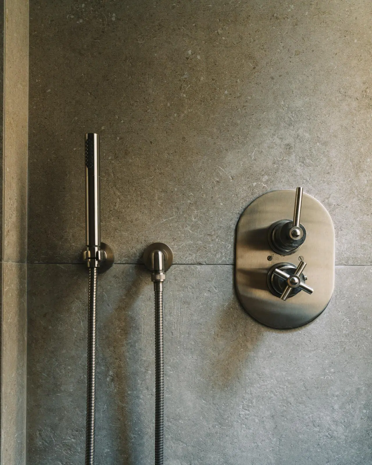 Aménagement intérieur – Salle de bain avec douche italienne – Projet Invalides CTEG