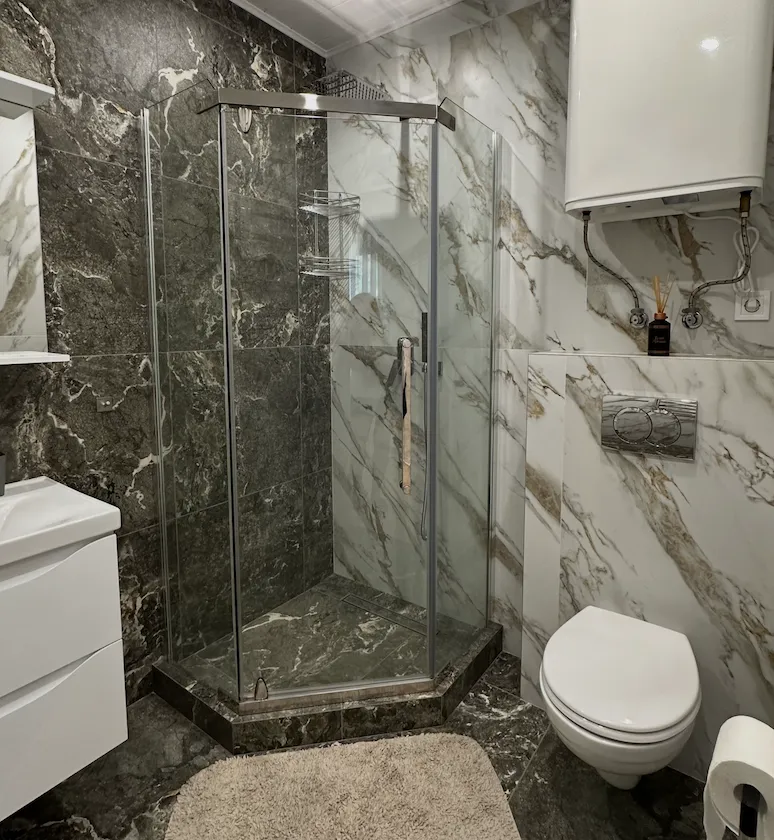 Душова кабіна у комплексі Harmony Cottage