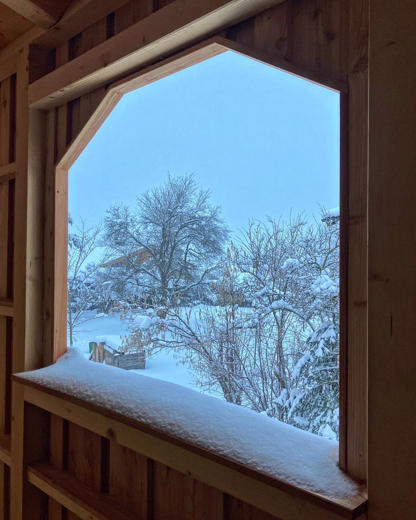 Blick aus dem Fenster im Winter