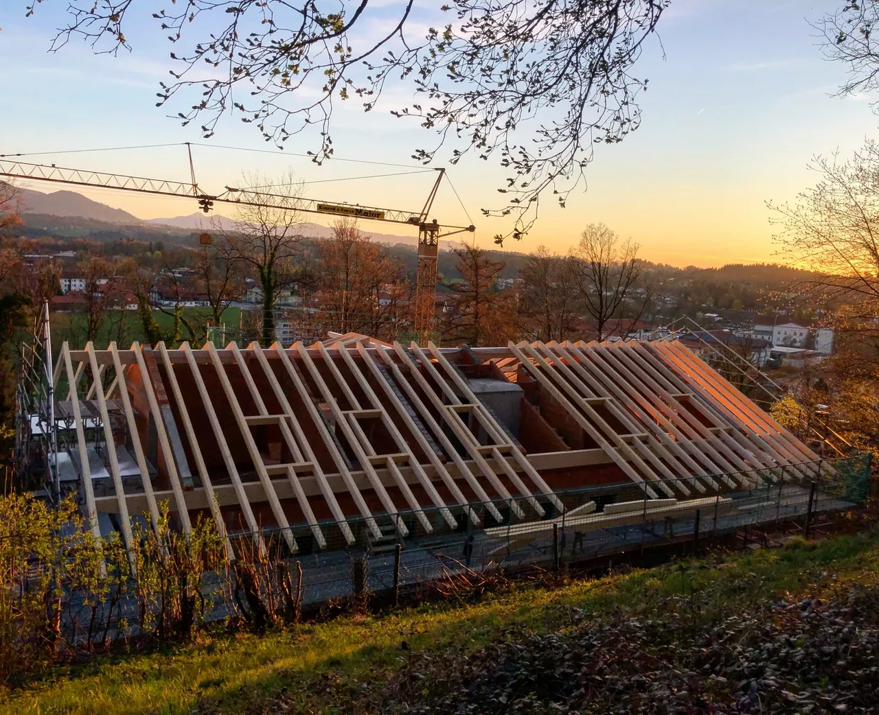 Blick auf Dachgerüst des Hauses in Miesbach