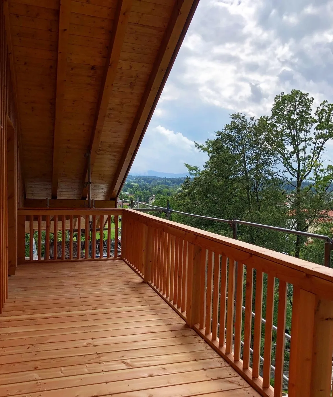 Aussicht vom Balkon im Sommer