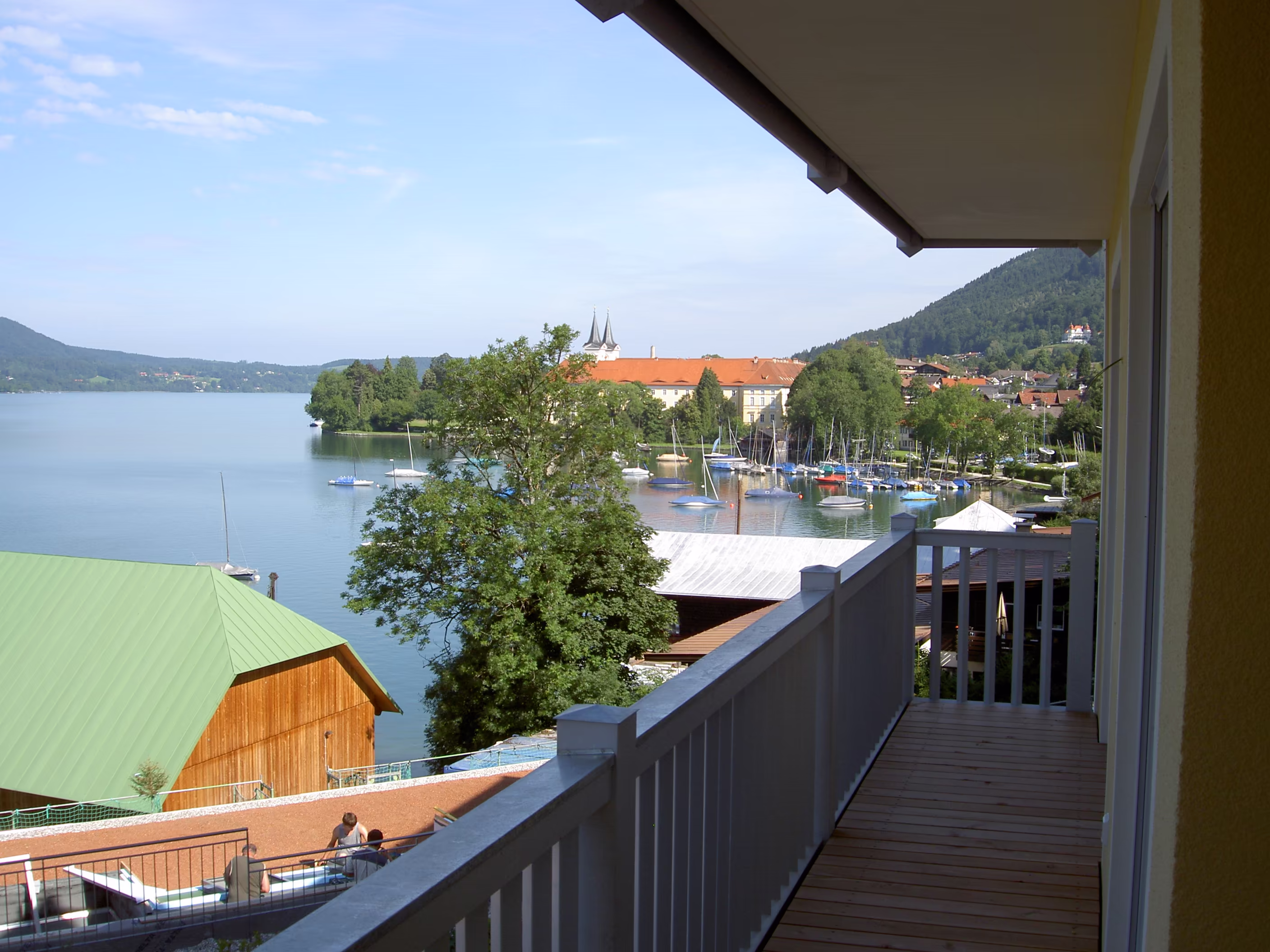 Blick auf den Tegernsee vom Balkon