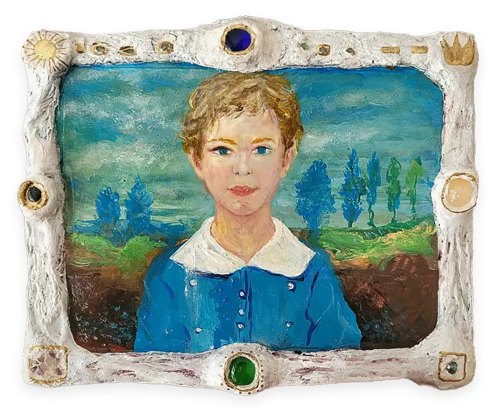 Tablou pictat cu portretul unui copil, înrămat într-o ramă handmade decorată cu elemente simbolice – exemplu de lucrare din cursul de rame decorative artistice.