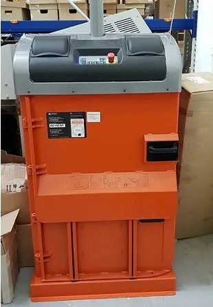 Belownica pionowa - urządzenie do prasowania odpadów w bele. 