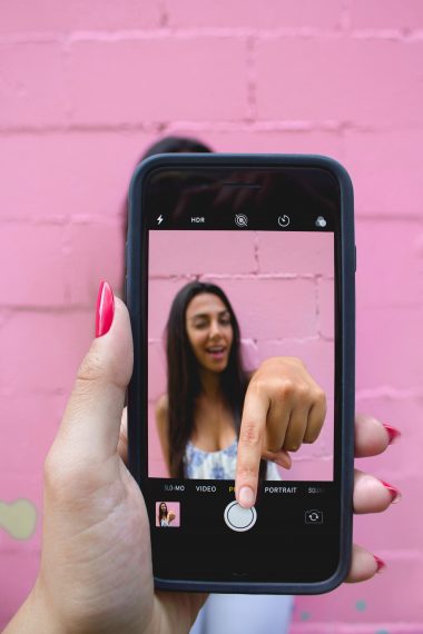 Using Instagram to Create and Publish Augmented Reality Effects