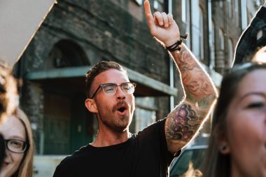 How to Use Photo Tagging in LinkedIn